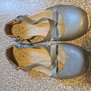 Ahnu Women's 9 Blue/Gray Good Karma Mary Jane Yoga Flats